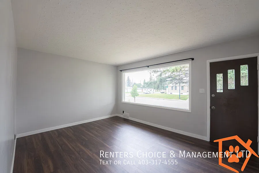 2 Bedroom Pet Friendly House, Driveway Parking — Photo 4
