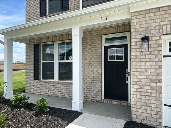3rd image of 217 Bellflower Ln