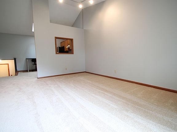 5th image of 1290 Hilltop Ct E