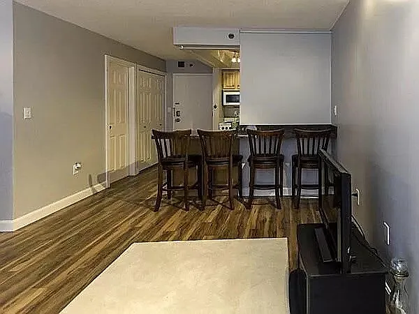 1025 Hancock St #1H — Photo 8
