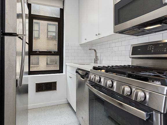 5th image of 245 E 44th St APT 12B