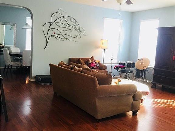 3rd image of 1208 Peyton Pl