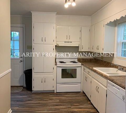 5th image of 225 Royal Dr NW