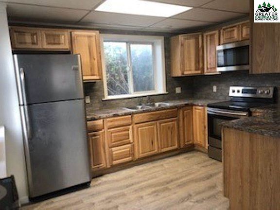 2nd image of 300 Kellum St