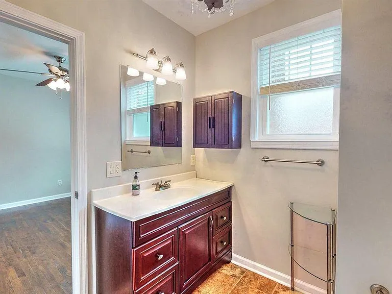 1122 Benton St — Photo 11