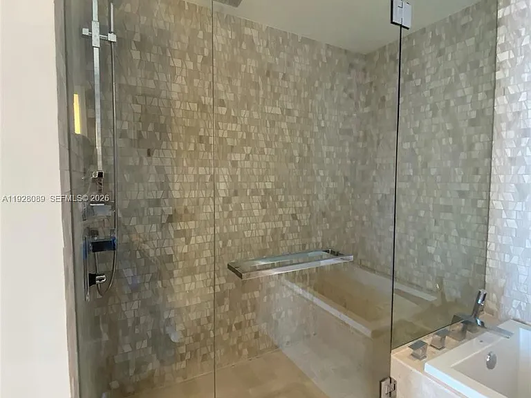 88 SW 7th St #3906 — Photo 7