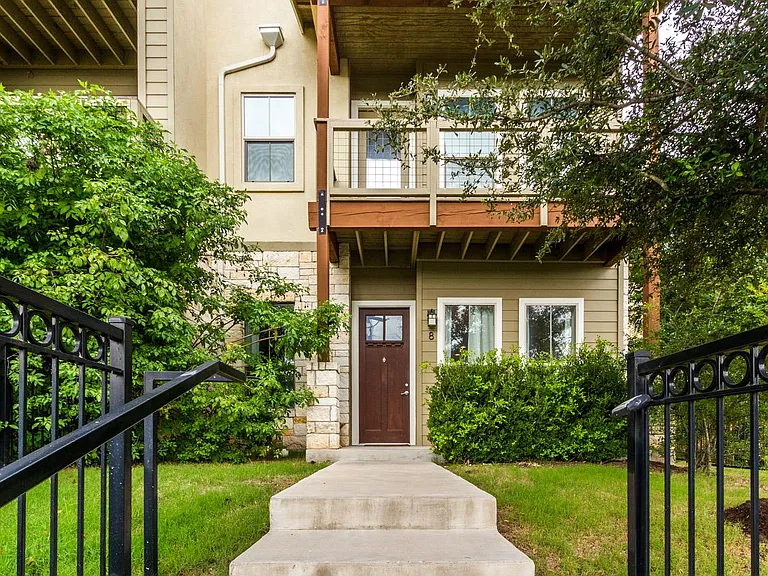 2520 Bluebonnet Ln #8 — Photo 1