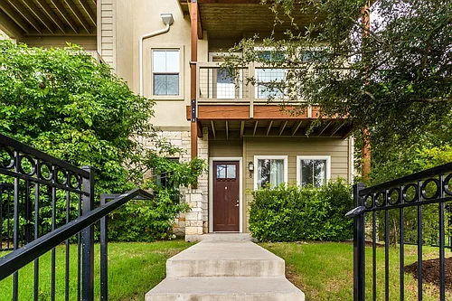2520 Bluebonnet Ln Photo 1