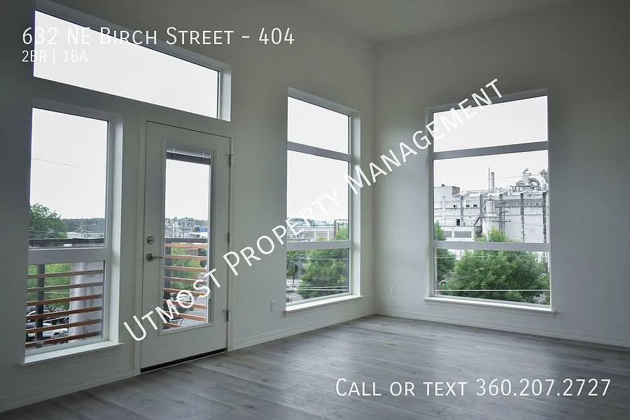 Downtown Camas - Newer Two Bedroom With Amazing Views of MT Hood — Photo 4