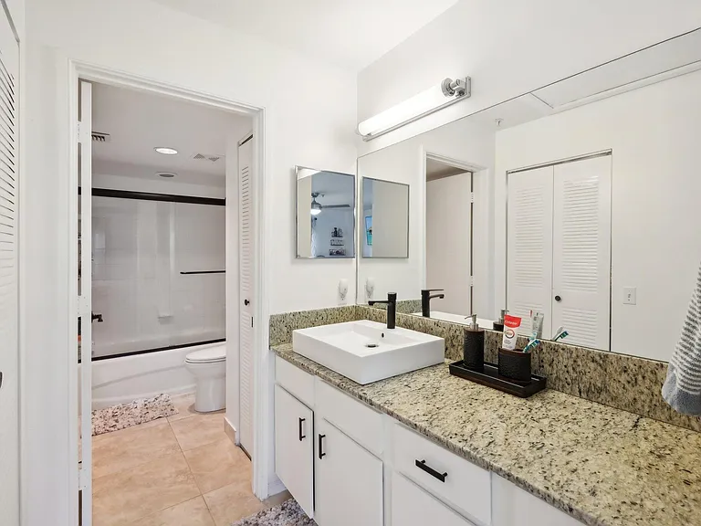 300 Scotia Dr #304 — Photo 10
