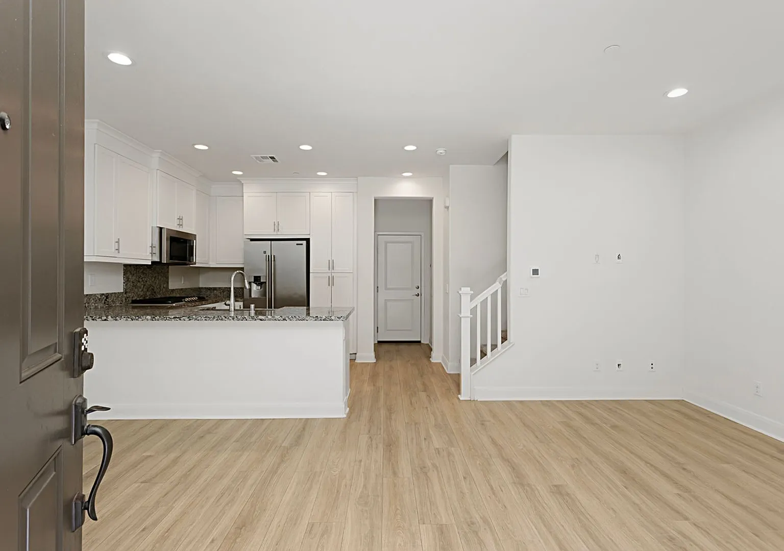 2116 Solara Ln — Photo 2