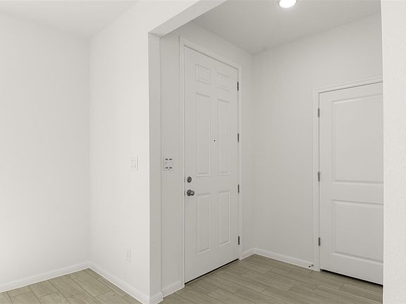 5th image of 120 Rollingwood Dr