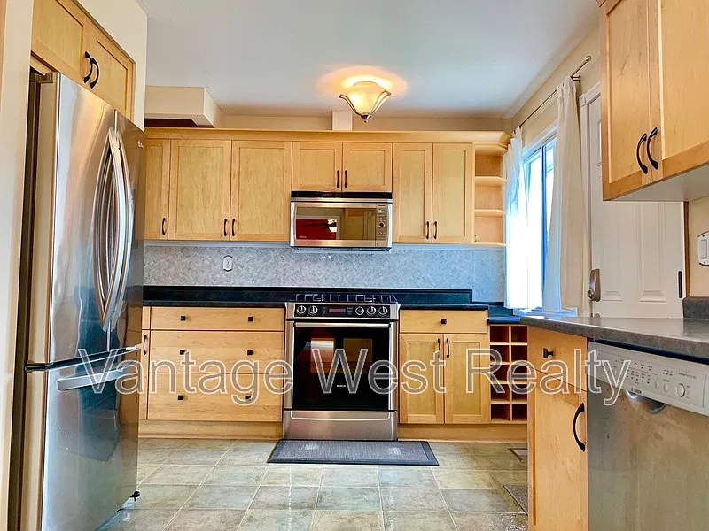 3 bed, 1.0 bath, $2,400 — Photo 4