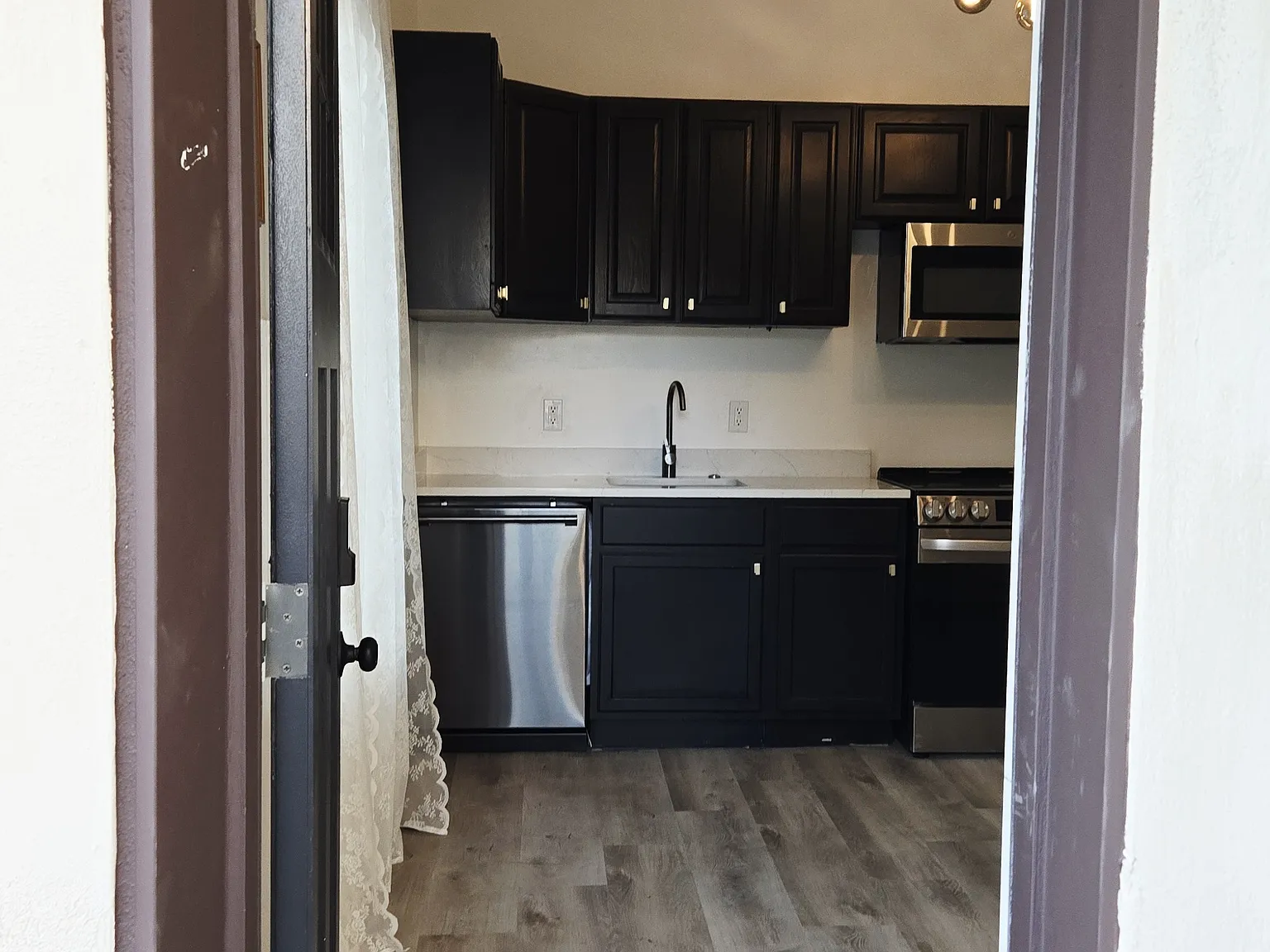 2 bed, 850 sqft, $1,499 — Photo 4