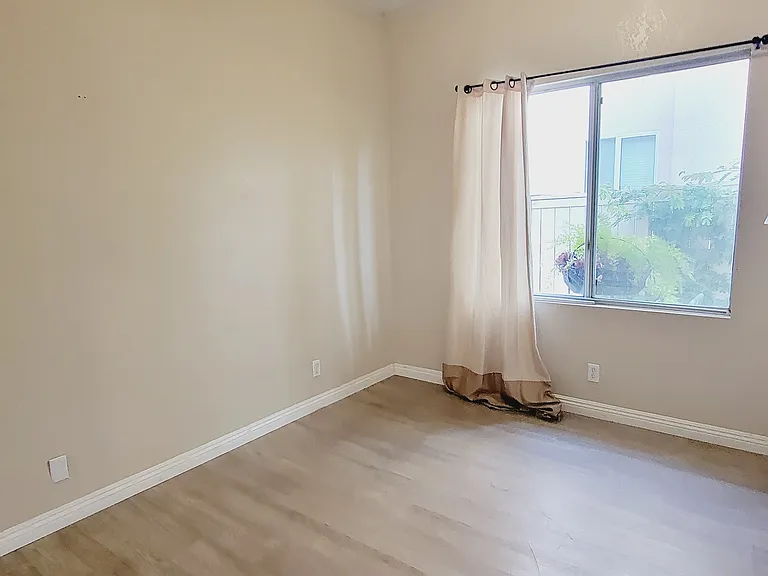 Shoreline Dr — Photo 25