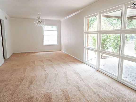 4th image of 4106 Meadowbrook Dr