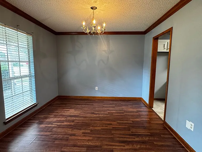 1729 Tallwood Dr — Photo 10