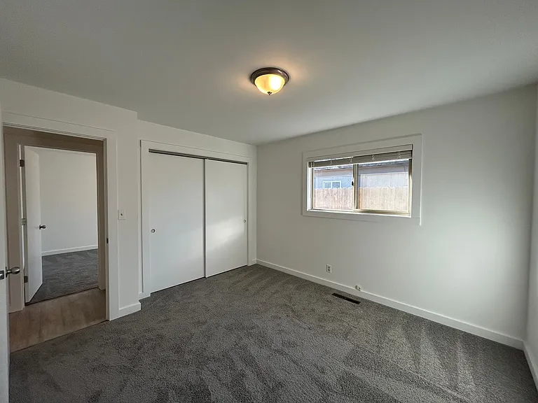 407 S Walnut St — Photo 17
