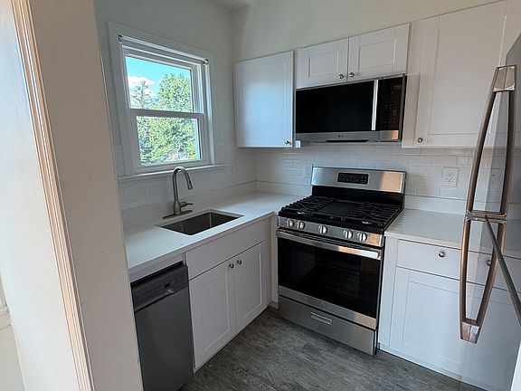 5th image of 223 Bellevue Ave APT 4