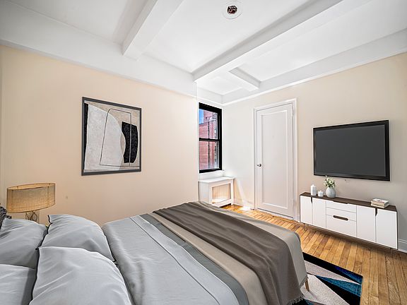 4th image of 192 E 75th St APT 7B