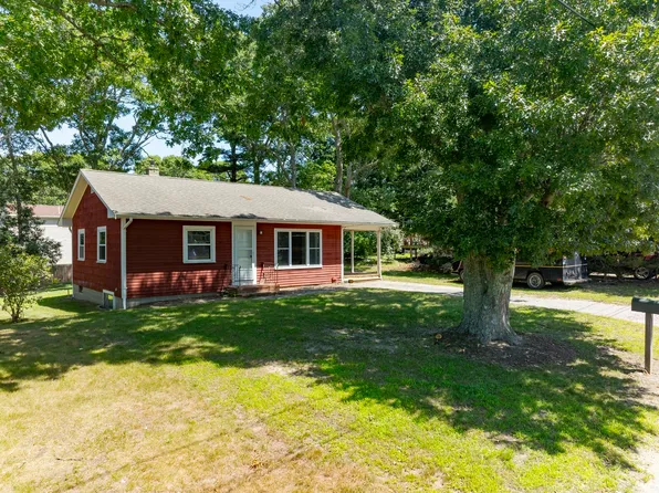 16 Hartwell Dr, East Falmouth, MA 02536