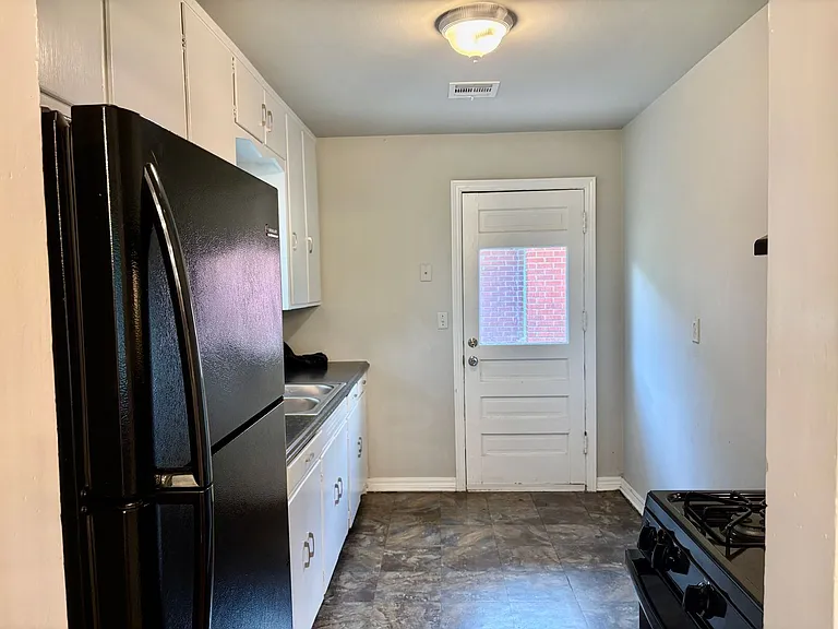 1702 W Britton Rd — Photo 5