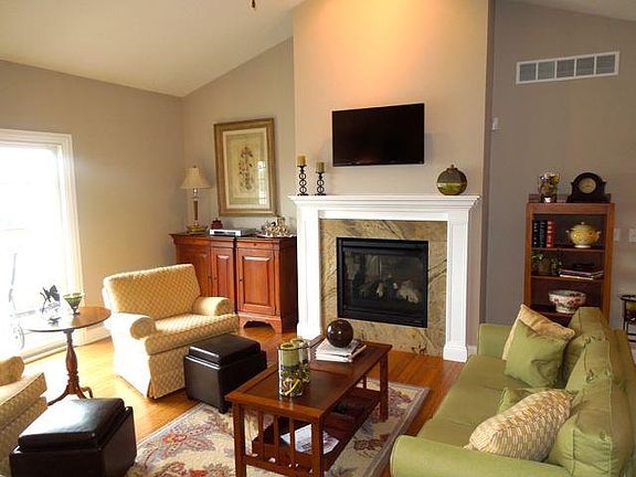 2nd image of 6208 N Lauren Ln