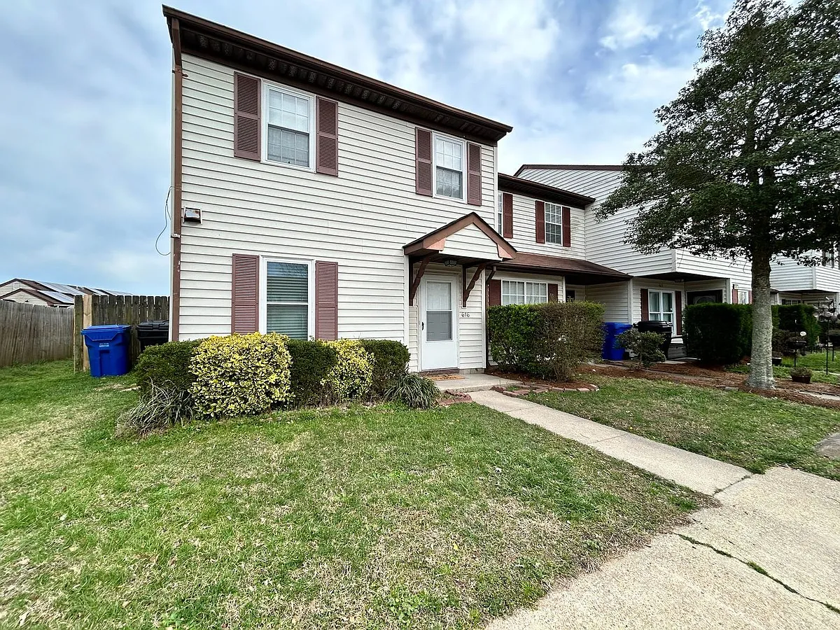 Building Photo - 616 Aubrey Dr