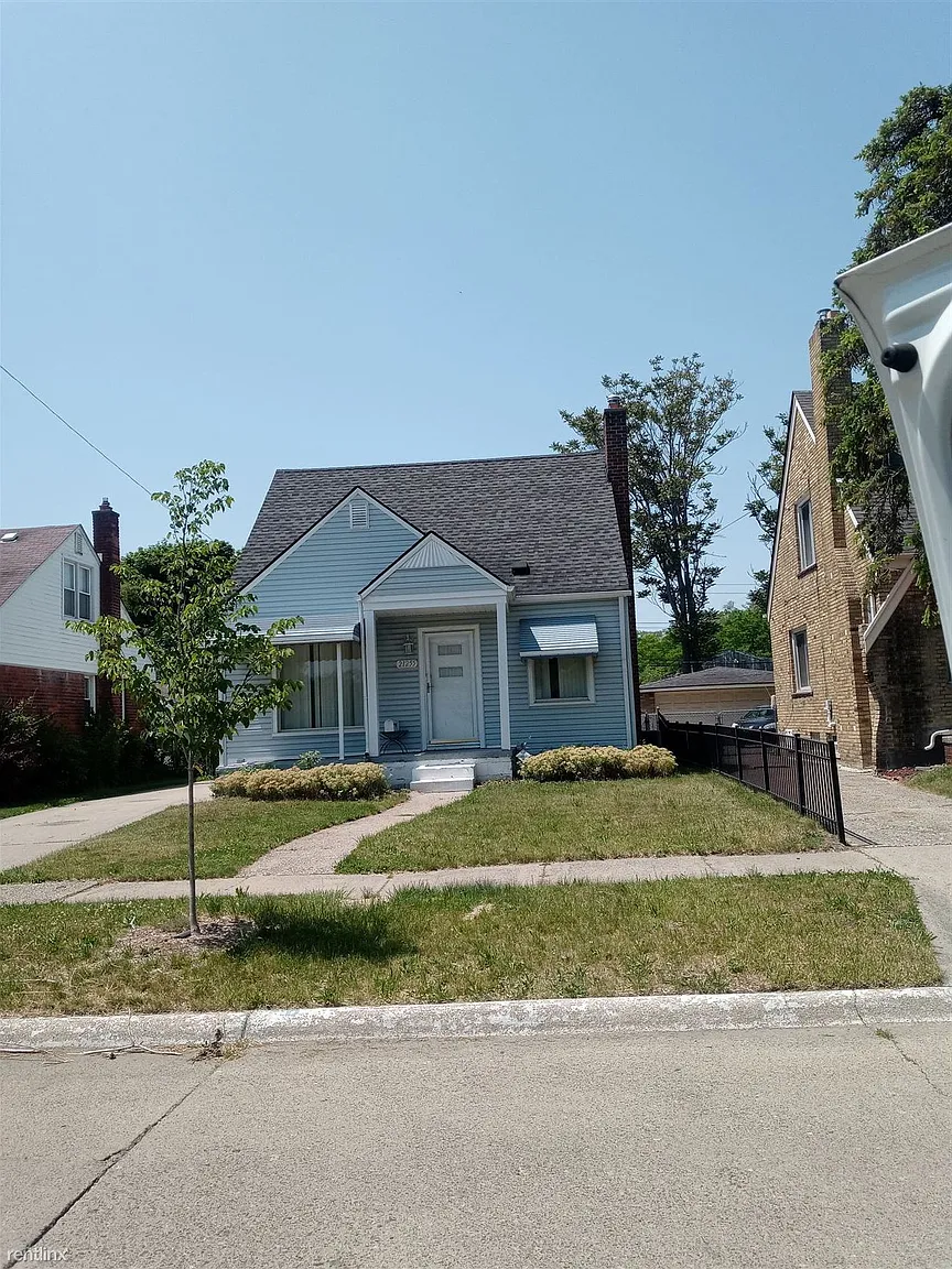 21255 Reimanville Ave photo 1