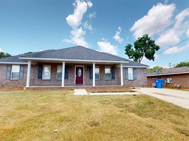 109 Sheila Blvd — Photo 1