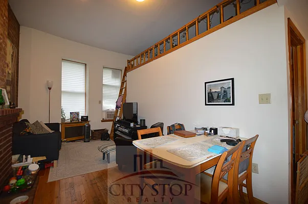 Rented by City Stop Realty | media 3