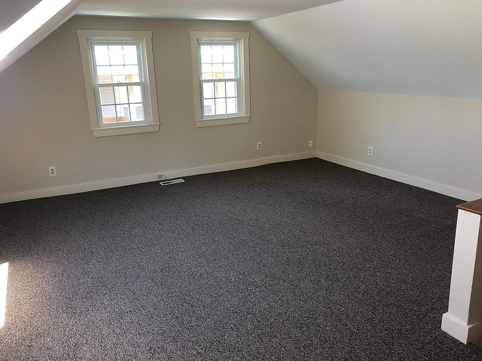 3rd floor office (or bedroom)