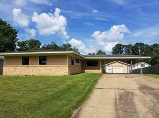421 Summerhaven Dr, Columbus, MS 39702