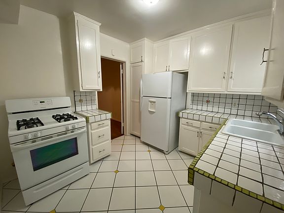 3rd image of 269 S Doheny Dr APT A
