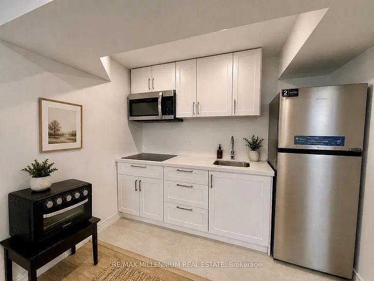27 Telegraph Dr #LOWER — Photo 6