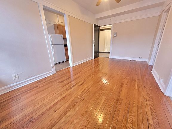 2nd image of 7441 N Greenview Ave #5