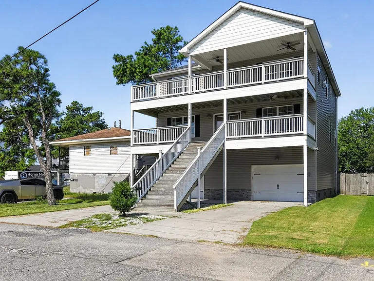 9609 Bay St #19 — Photo 32