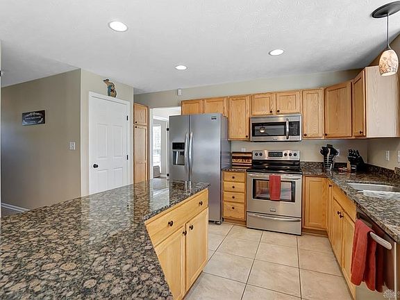 3rd image of 3491 Queen Victoria Ct