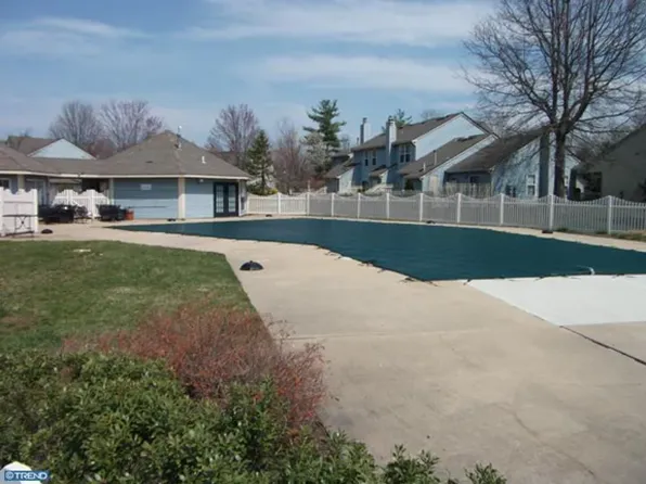 2 Adams Ct, East Windsor, NJ 08520