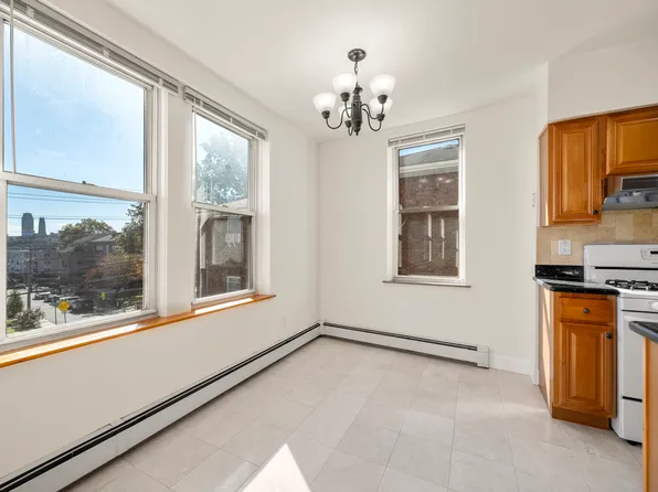 280 Undercliff Avenue image 9 of 23