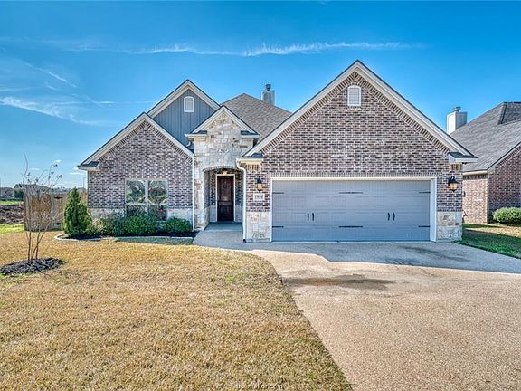 3rd image of 15634 Shady Brook Ln