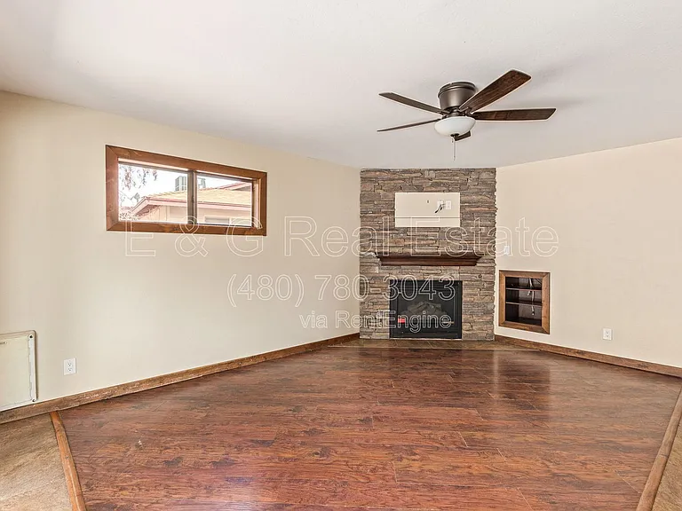 319 E Riviera Dr — Photo 9