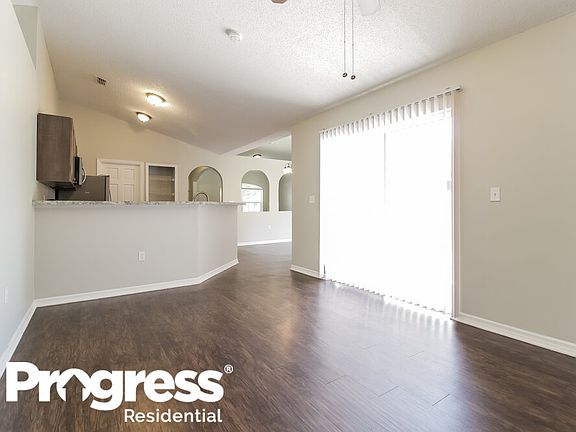 4th image of 806 Mountbatten Ln