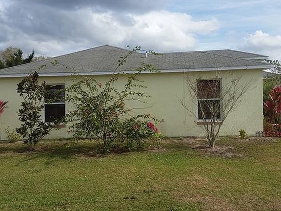 3rd image of 301 Dundee Dr