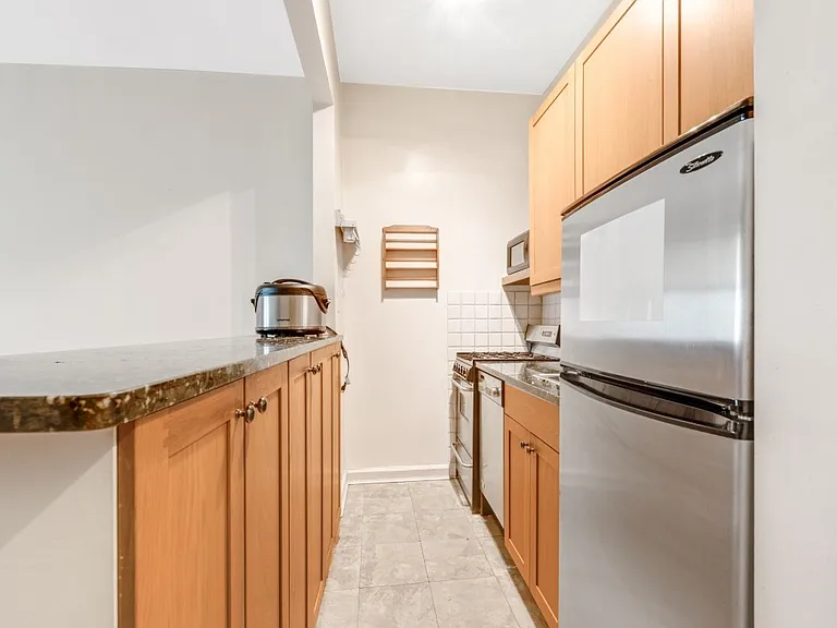 515 E 88th St #3G — Photo 4