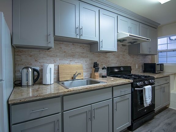 3rd image of 267 Irvington St