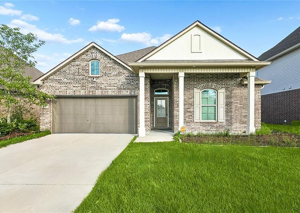 1st image of 129 Lakeshore Vlg S