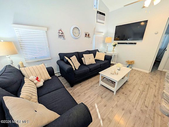 3rd image of 111 W Marlin Way