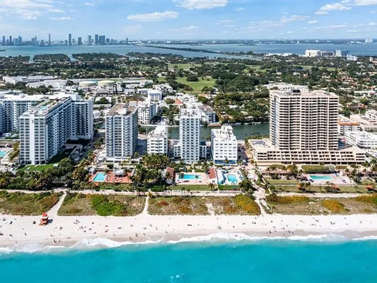 2457 Collins Ave #504 — Photo 3