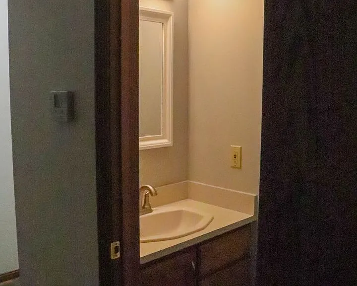 302 Wrexham Ln — Photo 8